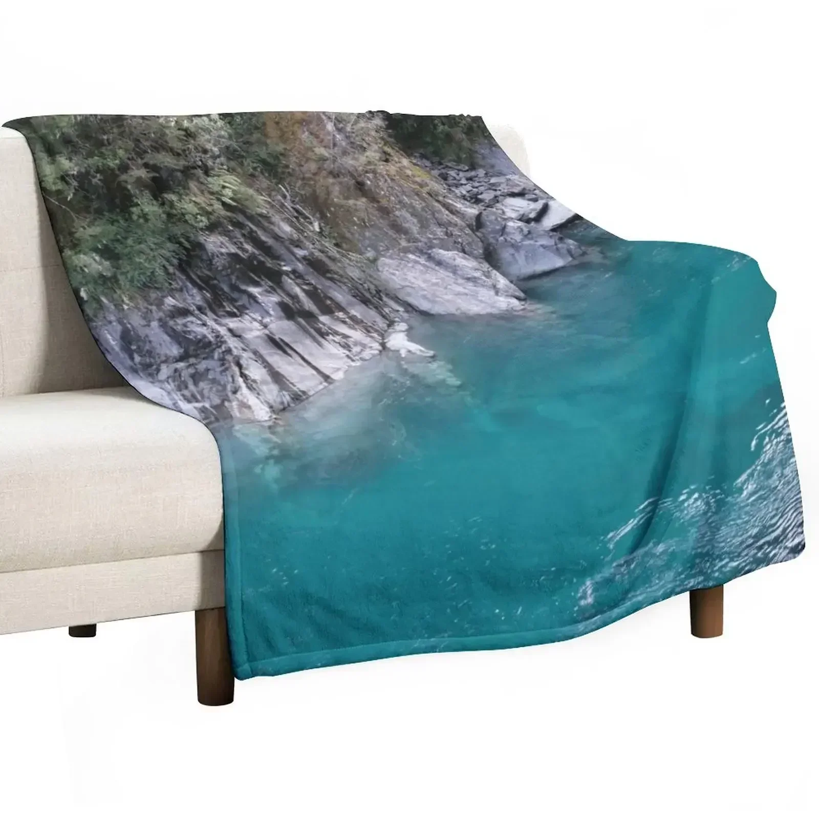New Zealand blue pools Throw B - Anime Cosplay New Zealand 评论和价格